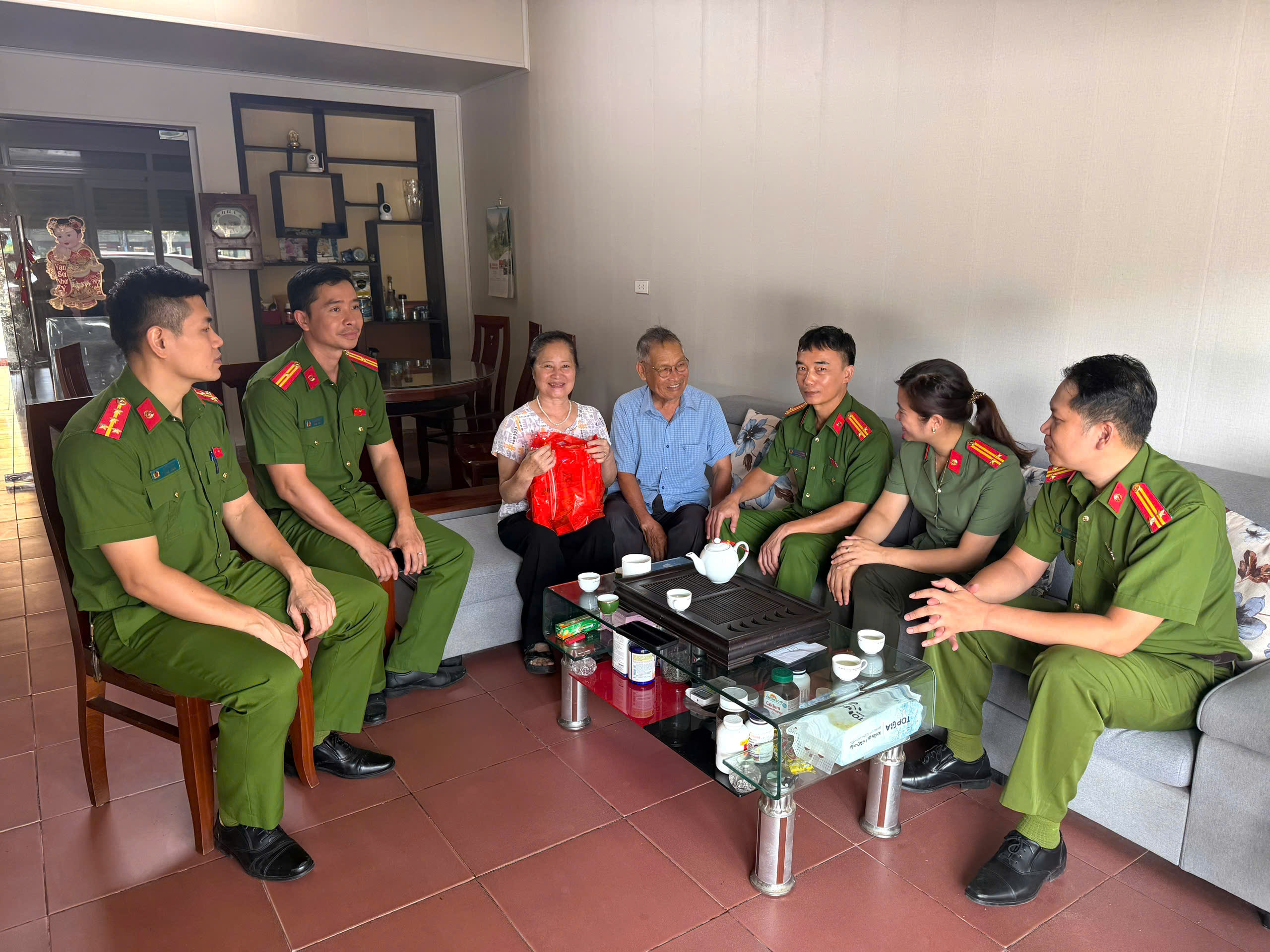 Công an phường Dương Kinh tổ chức nhiều hoạt động tri ân nhân kỷ niệm Ngày Thương binh - Liệt sĩ